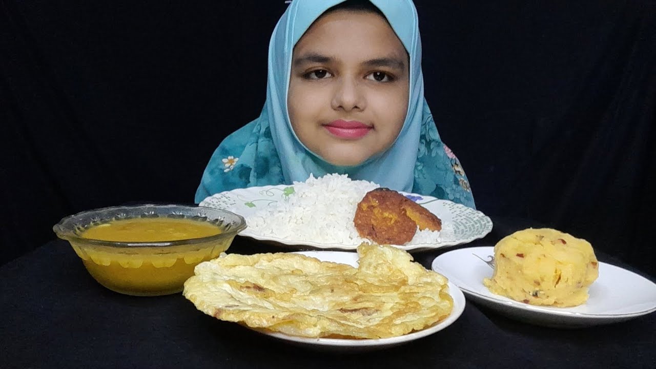 Eating egg fry, aloo vorta, daler bora, dal with rice #eatingshow #foodie