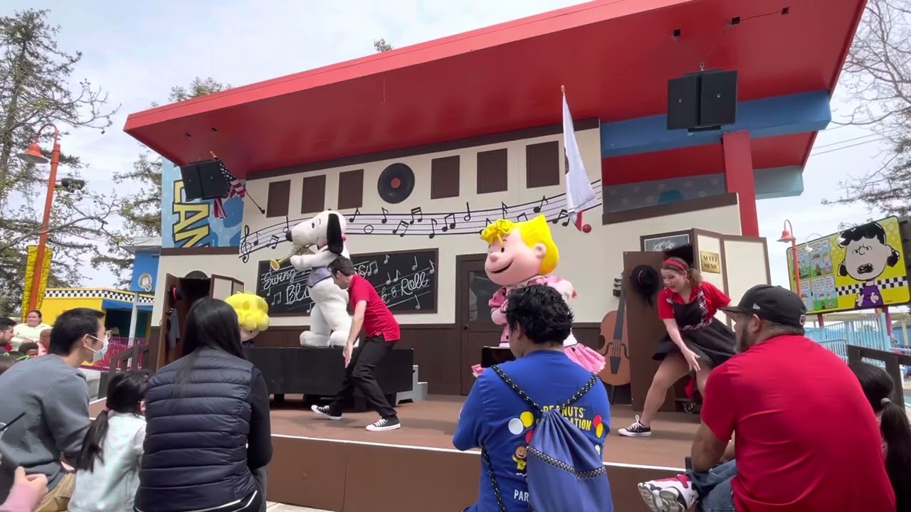 CA Great America Peanuts: Music goes round and round