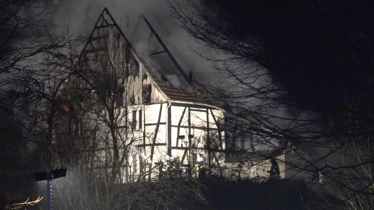 Feuerwehr Wetter (Ruhr) Großeinsatz - Brand in der Silvesternacht - Fachwerkhaus komplett zerstört