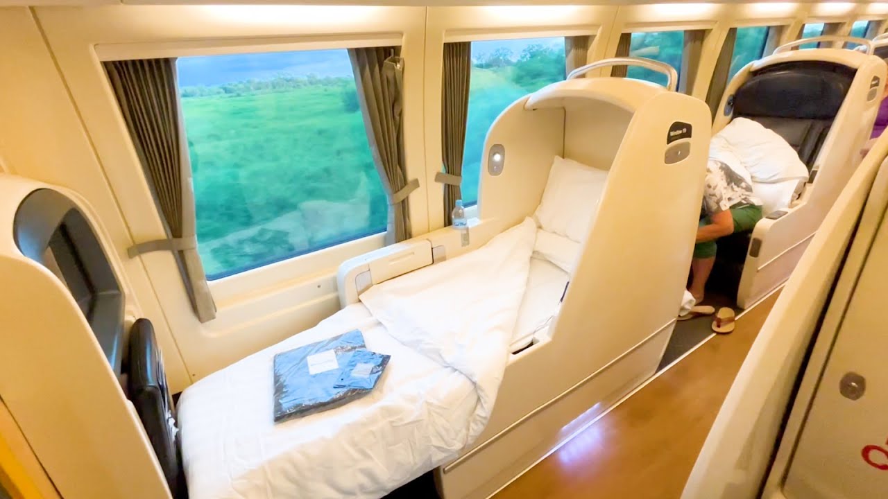 🇦🇺Riding the Sleeping Pod Overnight Train in Australia (Brisbane→Cairns) | Spirit of Queensland