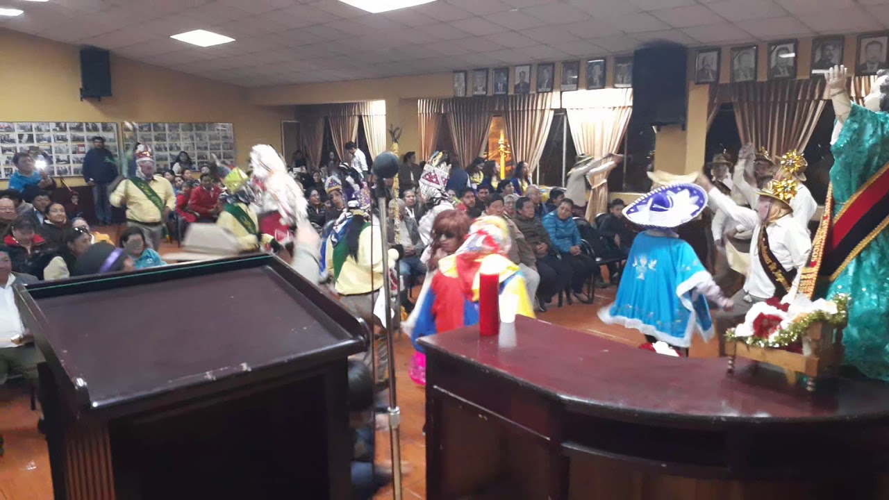Tradición Angamarquense - En el salón 