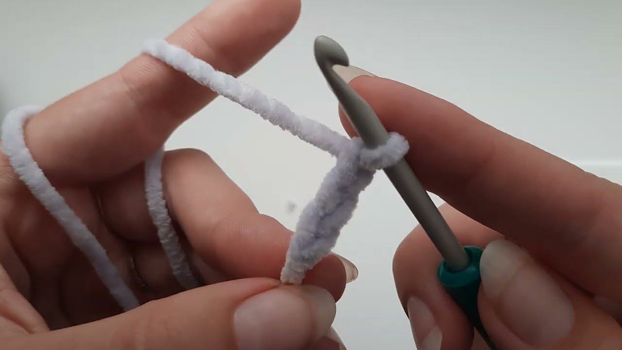 Jak h&aacute;čkovat: 1. řet&iacute;zkov&eacute; oko/ How to crochet: 1. chain