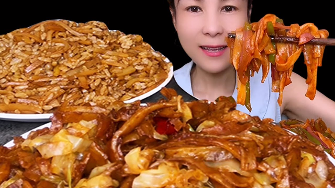 EATING CHINES FOOD | Home Cooked Meal - Fried​ rice noodle ASMR