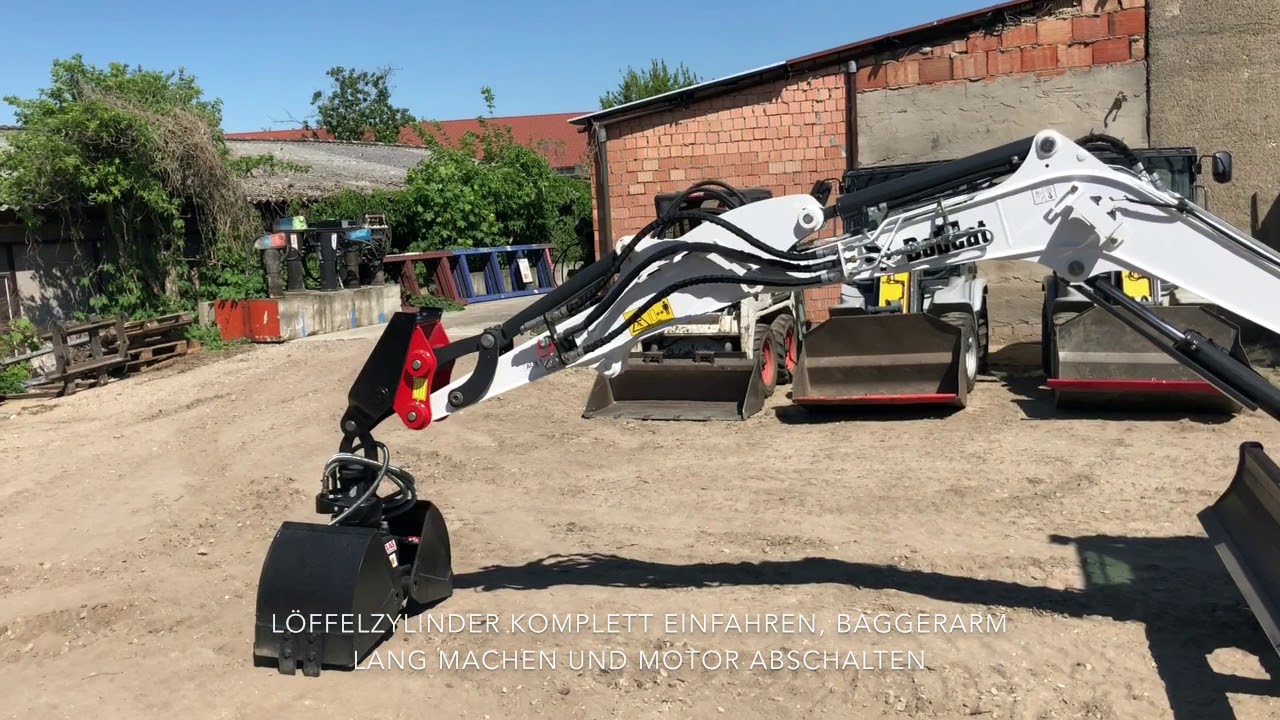 Das Ab- und Anbauen des Greifers am BOBCAT E26