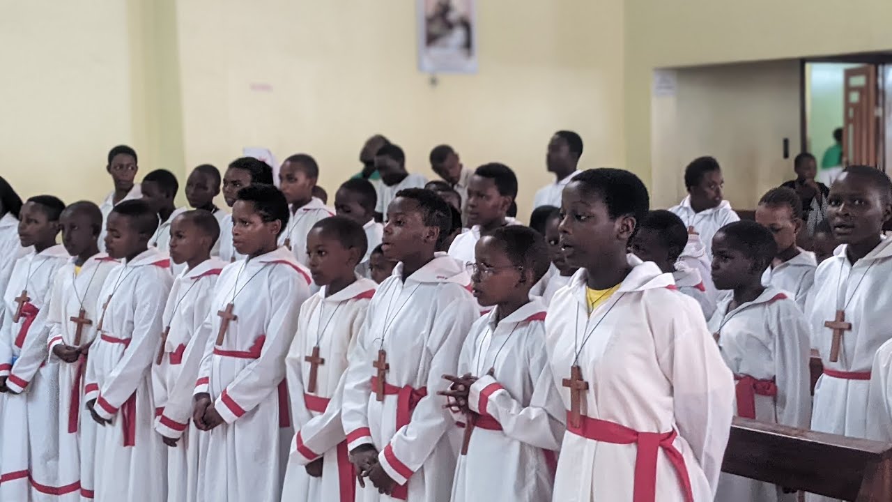Alleluia nzasingiza rurema @pueri cantores Gikondo 