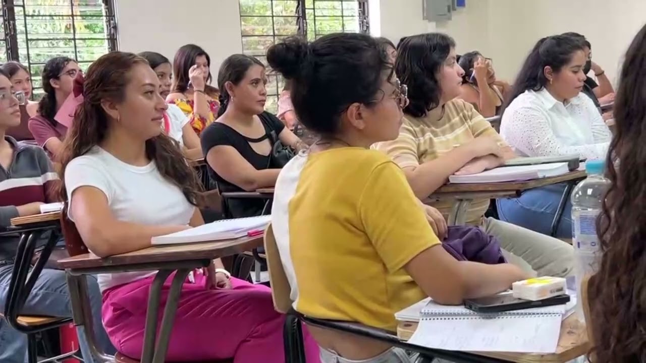 Estudiantes de la UES regresan a la educación presencial