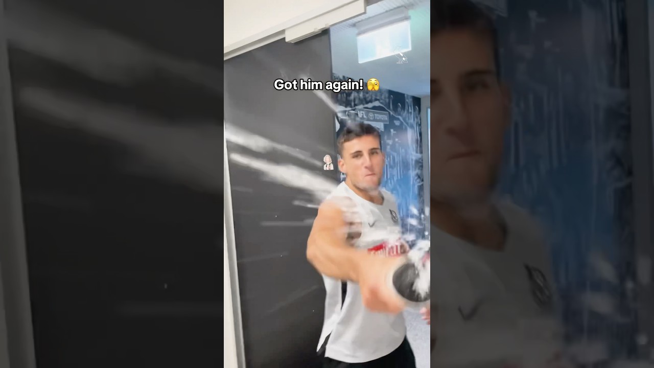 Nick Daicos gets scared by Jack Crisp Again! 😱 #scarecam #nickdaicos #Crisp250