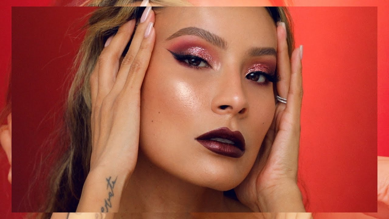 CRANBERRY HOLIDAY MAKEUP LOOK | DESI PERKINS