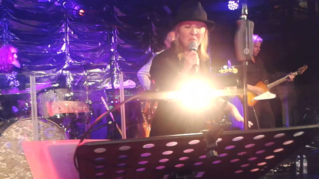 Lulu - Cry To Me (Under The Bridge, London - October 2013)