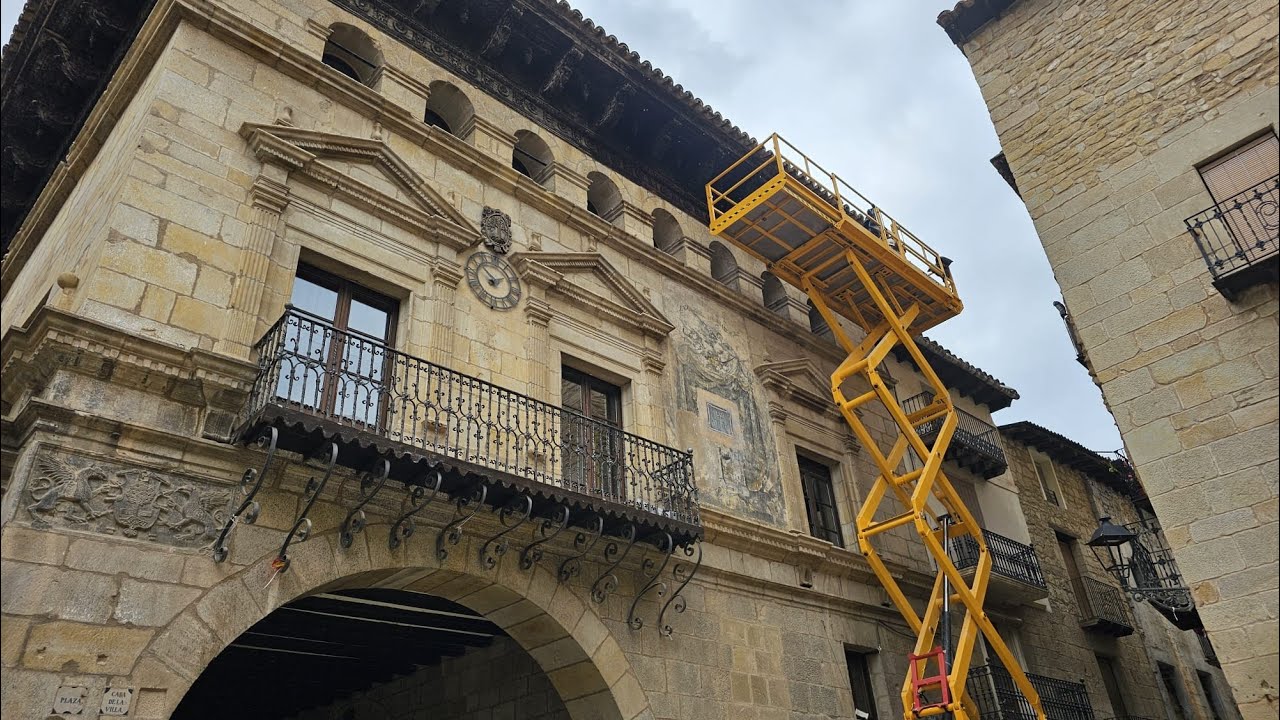Comencen els treballs de rehabilitació de l'alera de la Casa de la Vila de Vall-de-roures