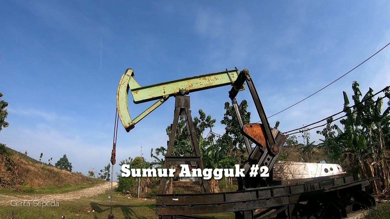 Pompa angguk atau rod pump di sumur minyak // sejak zaman kolonial sampai sekarang masih mengangguk