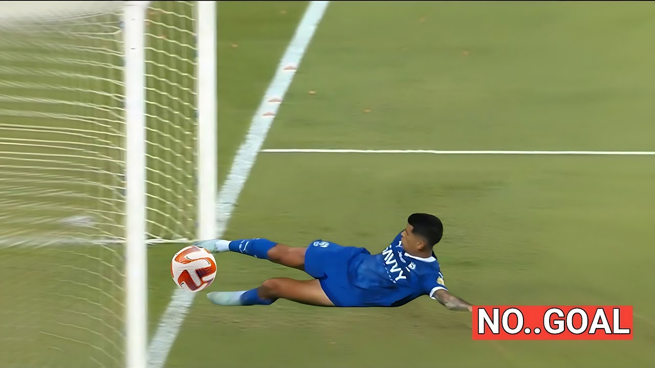 أصعب إنقاذات لـ مدافعين الهلال قبل تجاوز الكرة خط المرمى⚽🖐️🔥
