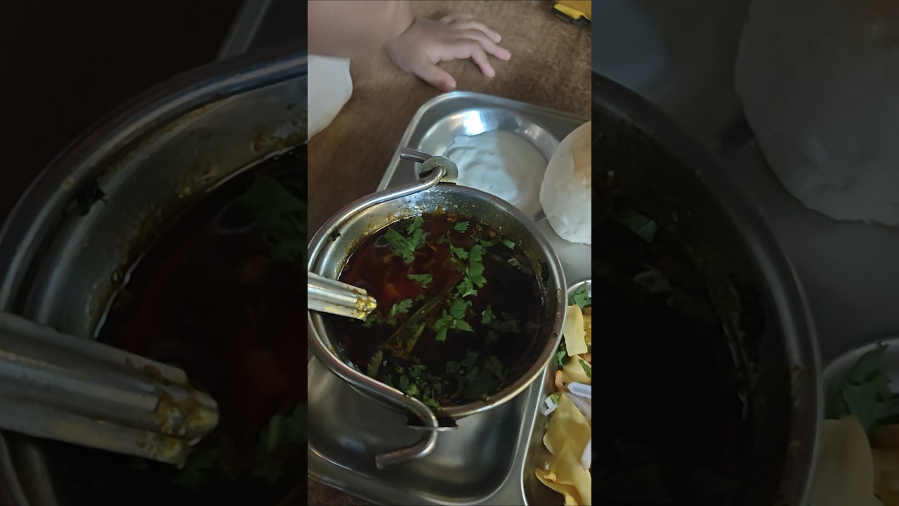 #minibucket #food #misalpav #pune #foodvlog #foodlover #shorts #trending #viral