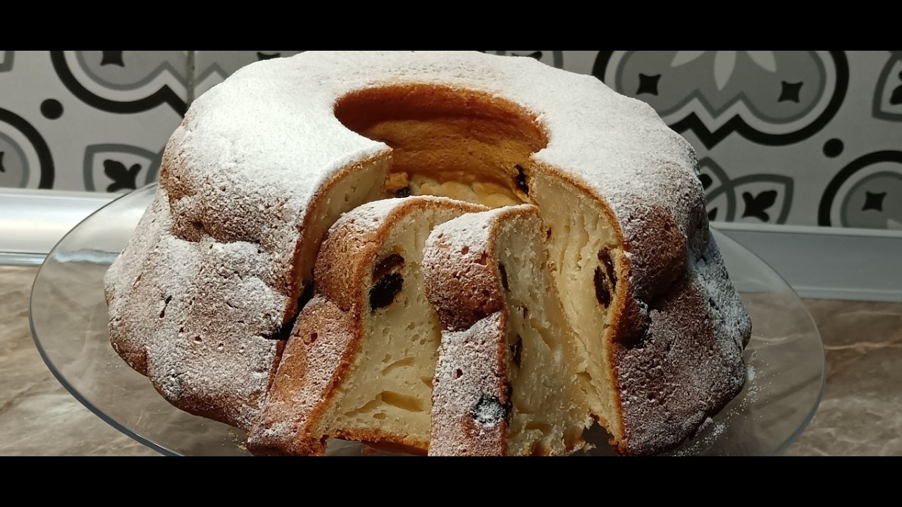 Kuglof sa suvim grožđem