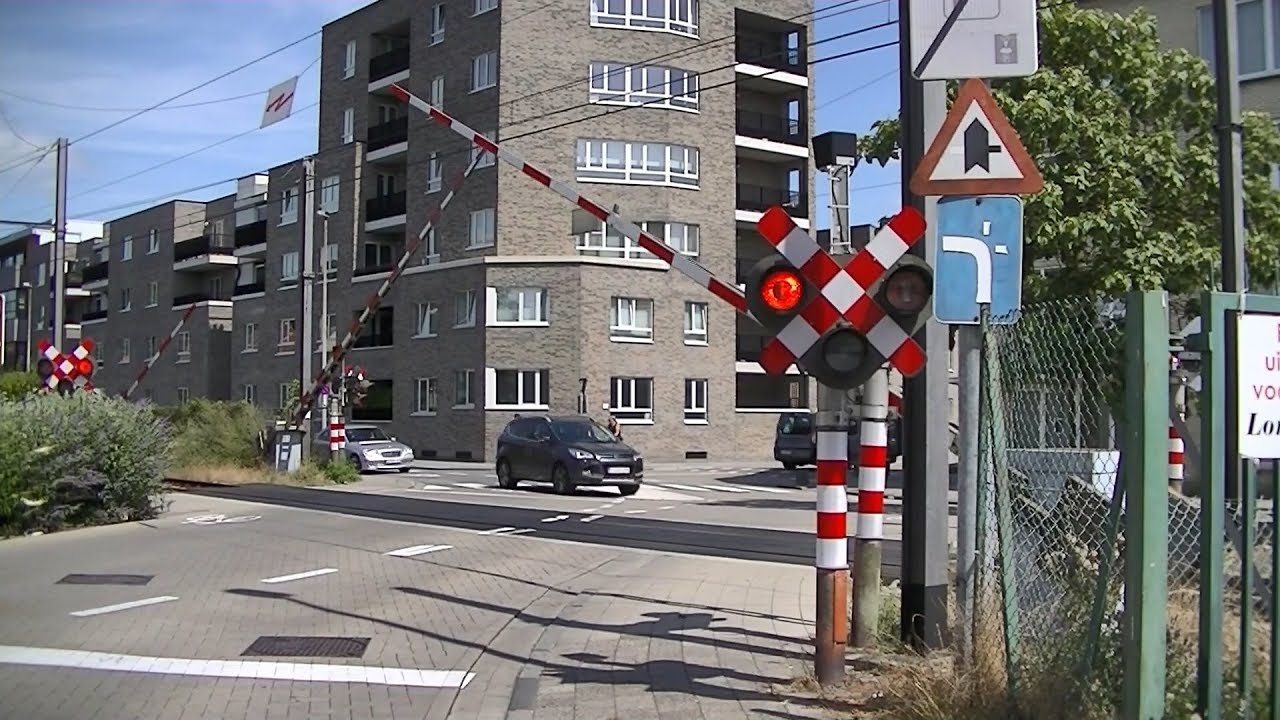 Spoorwegovergang Turnhout (B) // Railroad crossing // Passage à niveau