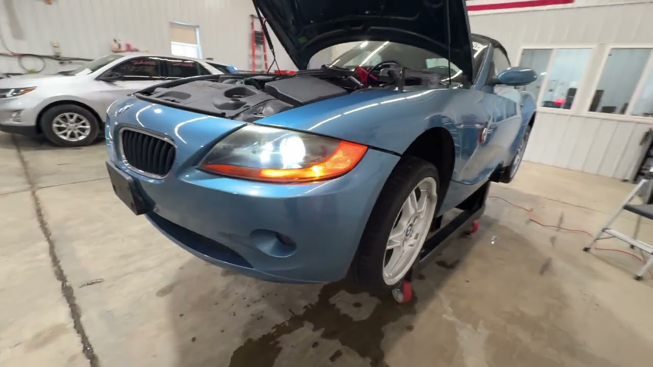26A0063 - 2004 BMW Z4 - 2.5L ENGINE AND FRONT POWER SEATS