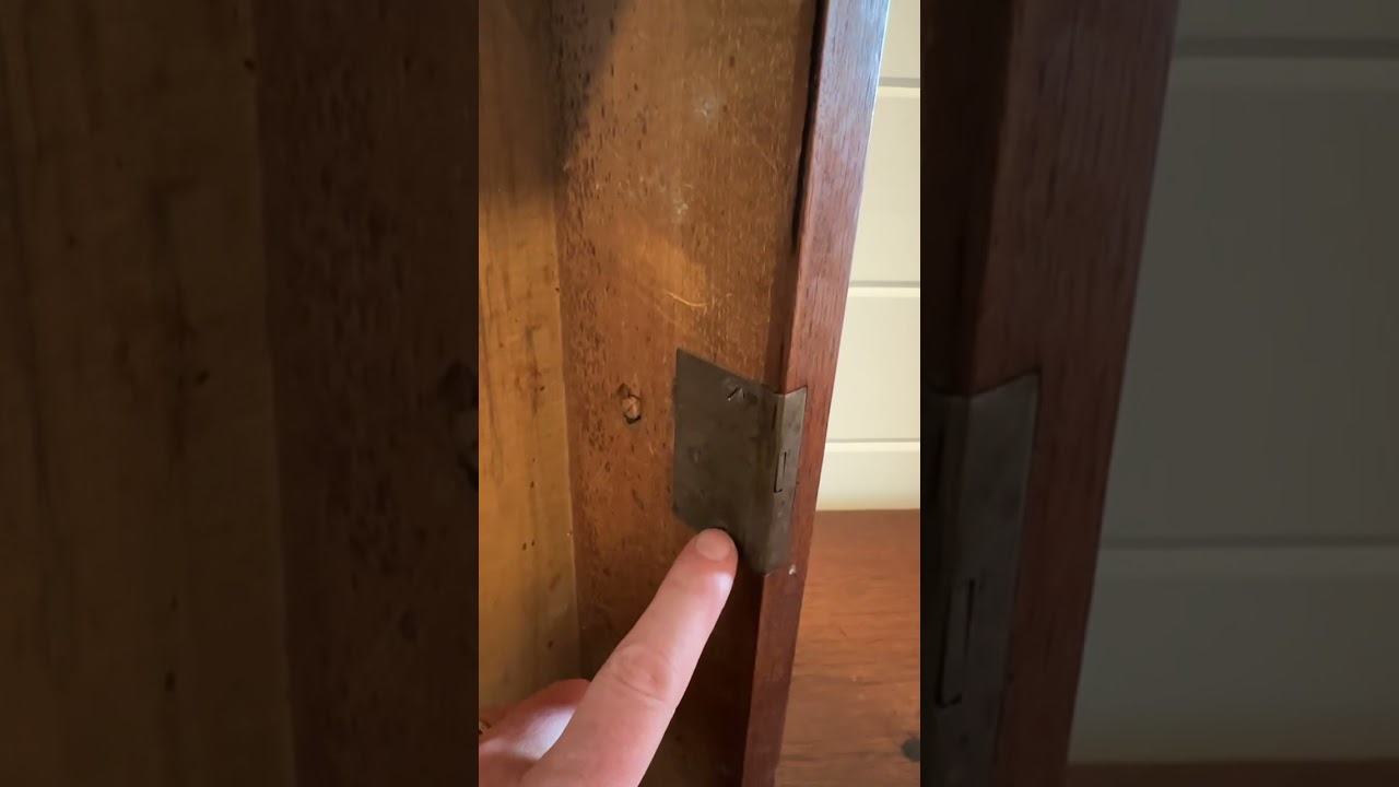 3 signs your antiques furniture was made in the early 1800s
