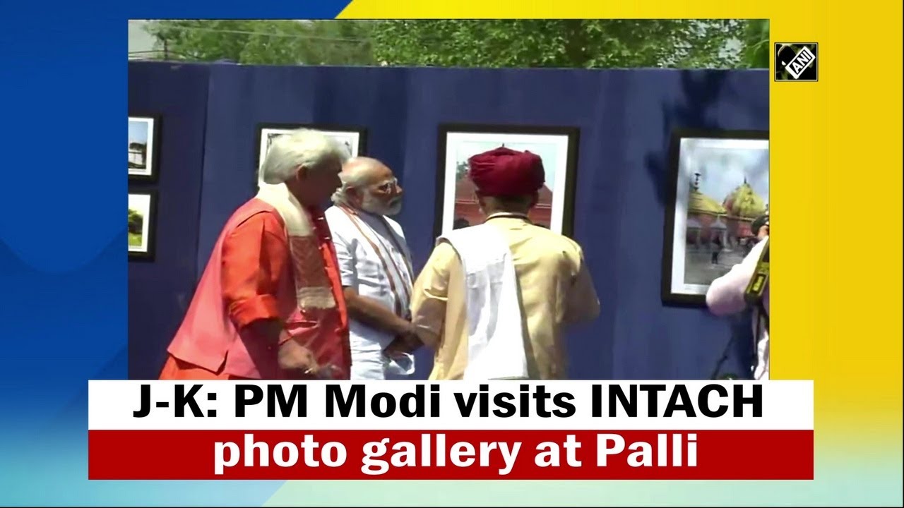 J-K: PM Modi visits INTACH photo gallery at Palli I #Kashmir Ki Vaadi