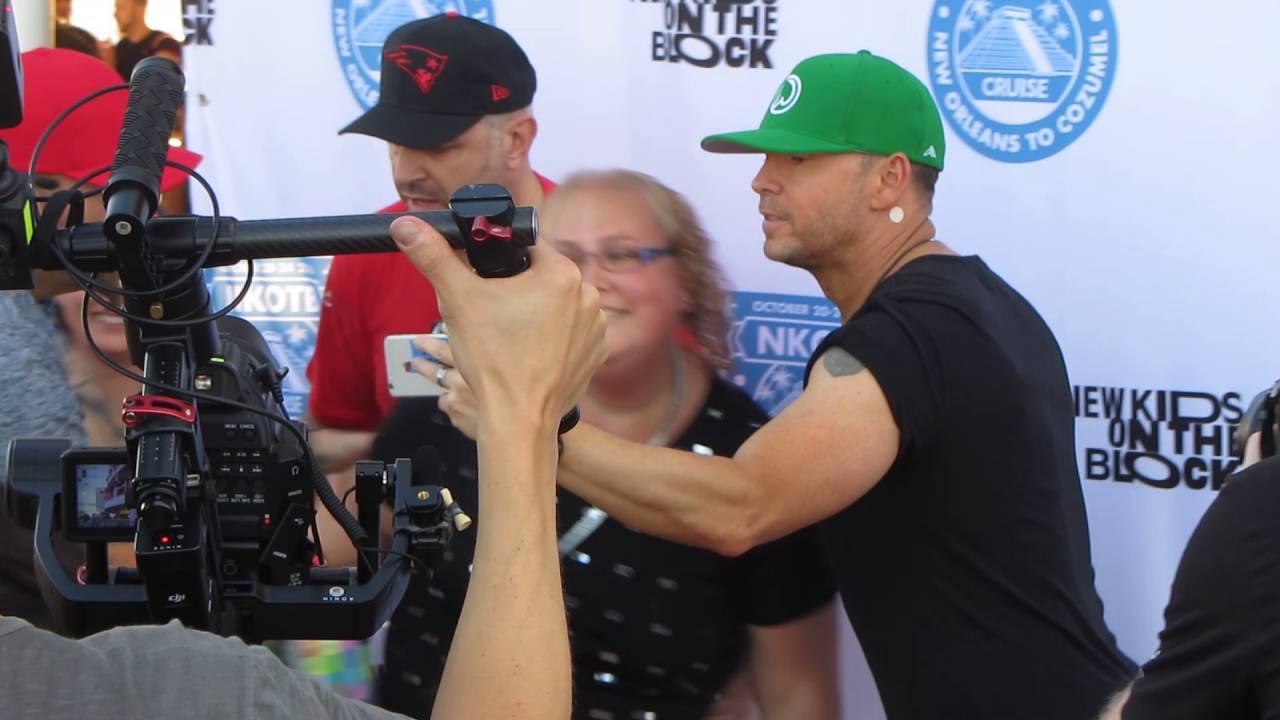 Donnie Wahlberg breaks selfie world record- 2nd attempt  NKOTB Cruise 2016 #DonnieWahlberg #NKOTB