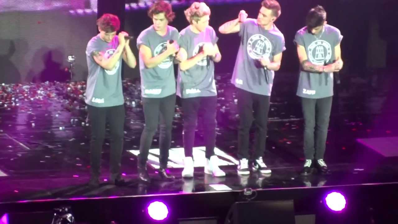 Live While Were Young - One Direction Hamburg 12/5/13