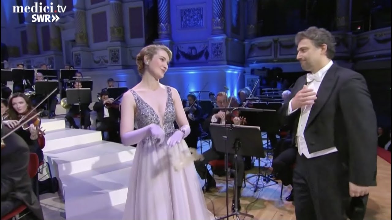 SWR Porträt der Sopranistin Nikola Hillebrand