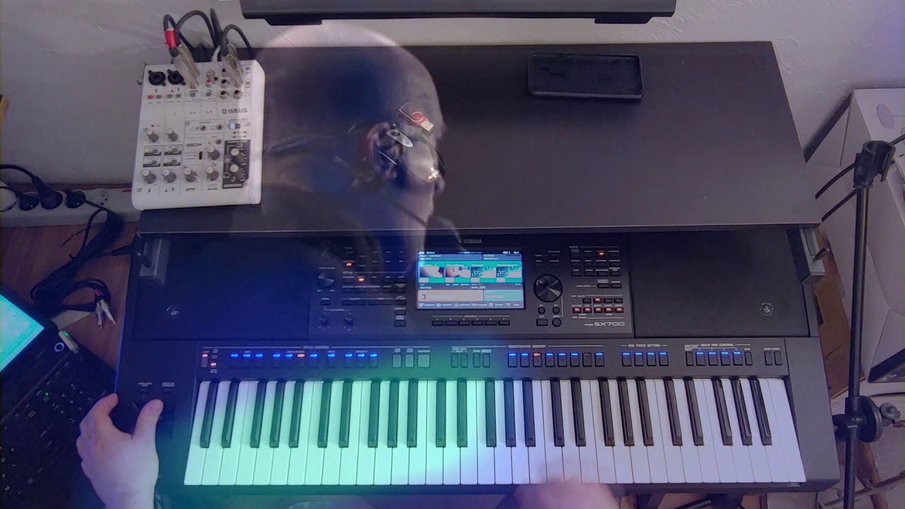 Yamaha PSR-SX700 - Phill Collins -  In The Air Tonight (1981)