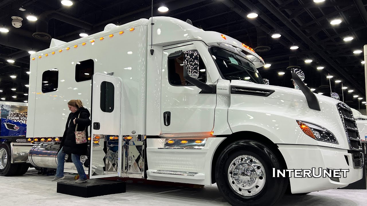 Freightliner Cascadia Super Sleeper with Kitchen and Bathroom Long Haul SEMI Truck
