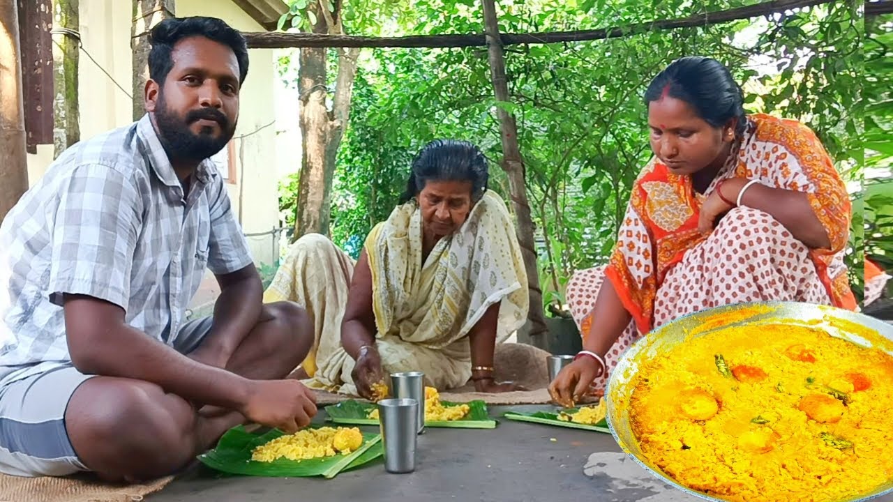 বৃষ্টির সকালে মা রান্না করলো ডাল ডিমের খিচুড়ি 😋 | Dimer khichuri recipe | Village food ❤️