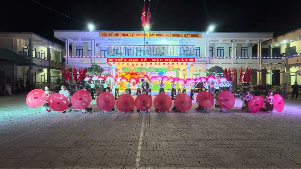 Tiết mục Bài ca trường cấp Ba Mường Lát                 