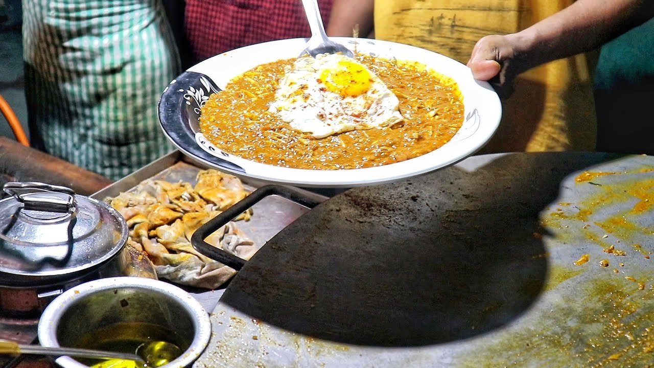 Two Layer Egg Recipe On Street | Half Fry On Gravy