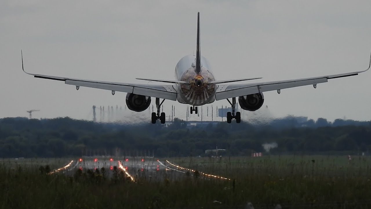Air Cairo A320 Neo landing at Hamburg