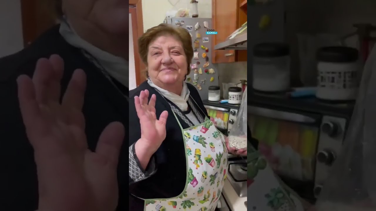 Zia Teresa fa la pasta e fagioli nella pentola di terracotta