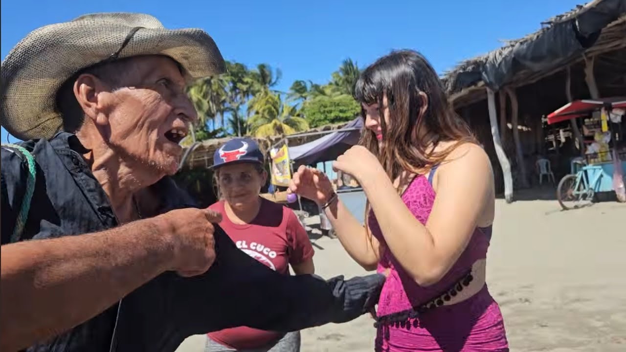 🛑El Viejon Disfrutando en la PLAYA Con Esta linda chica🥰/El Buen Salvadoreño 