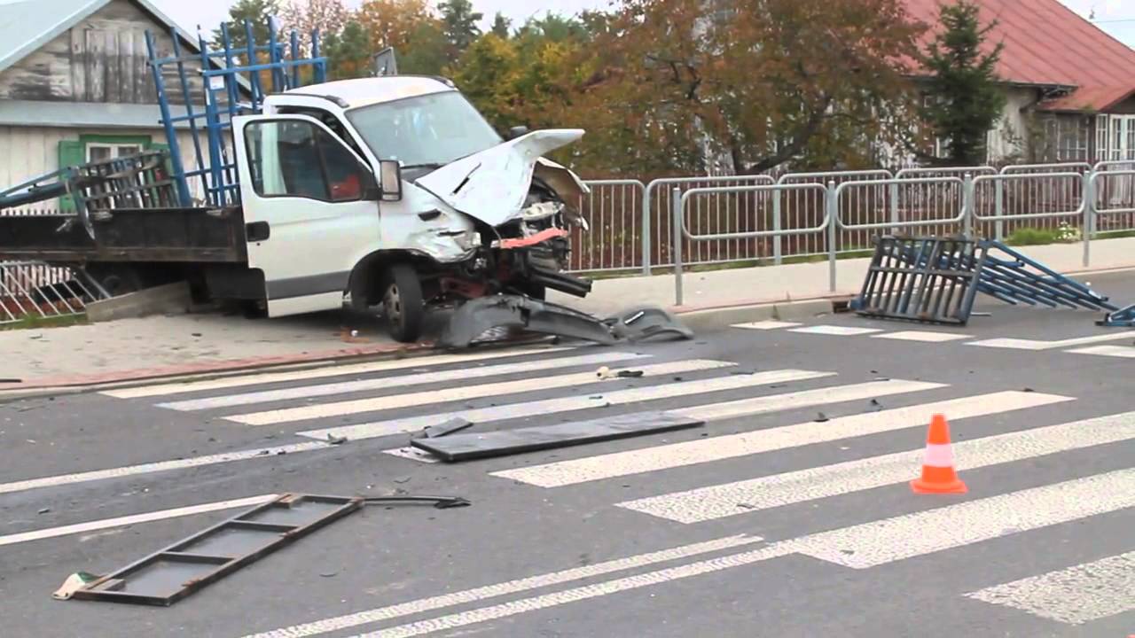 Przytoczno  Zderzenie dw&oacute;ch pojazd&oacute;w na skrzyżowaniu  Nie żyje jedna osoba