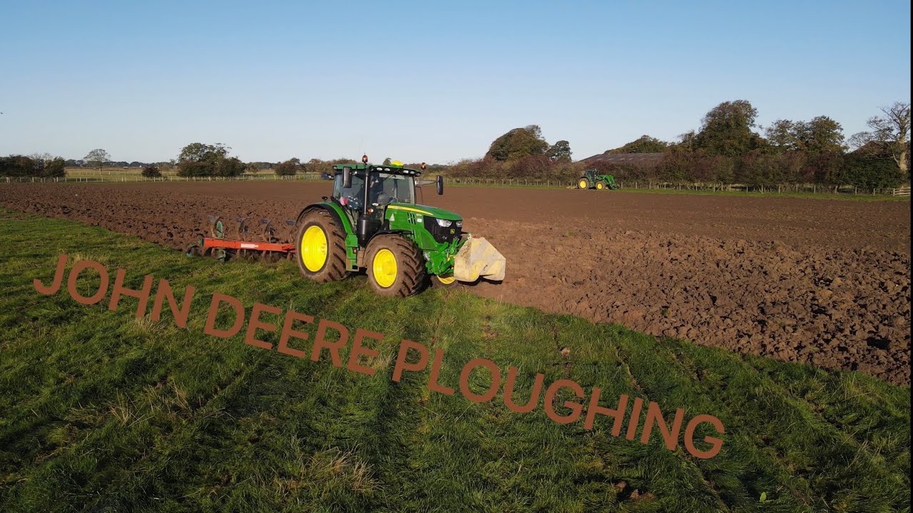 Ploughing • John Deere 6155R