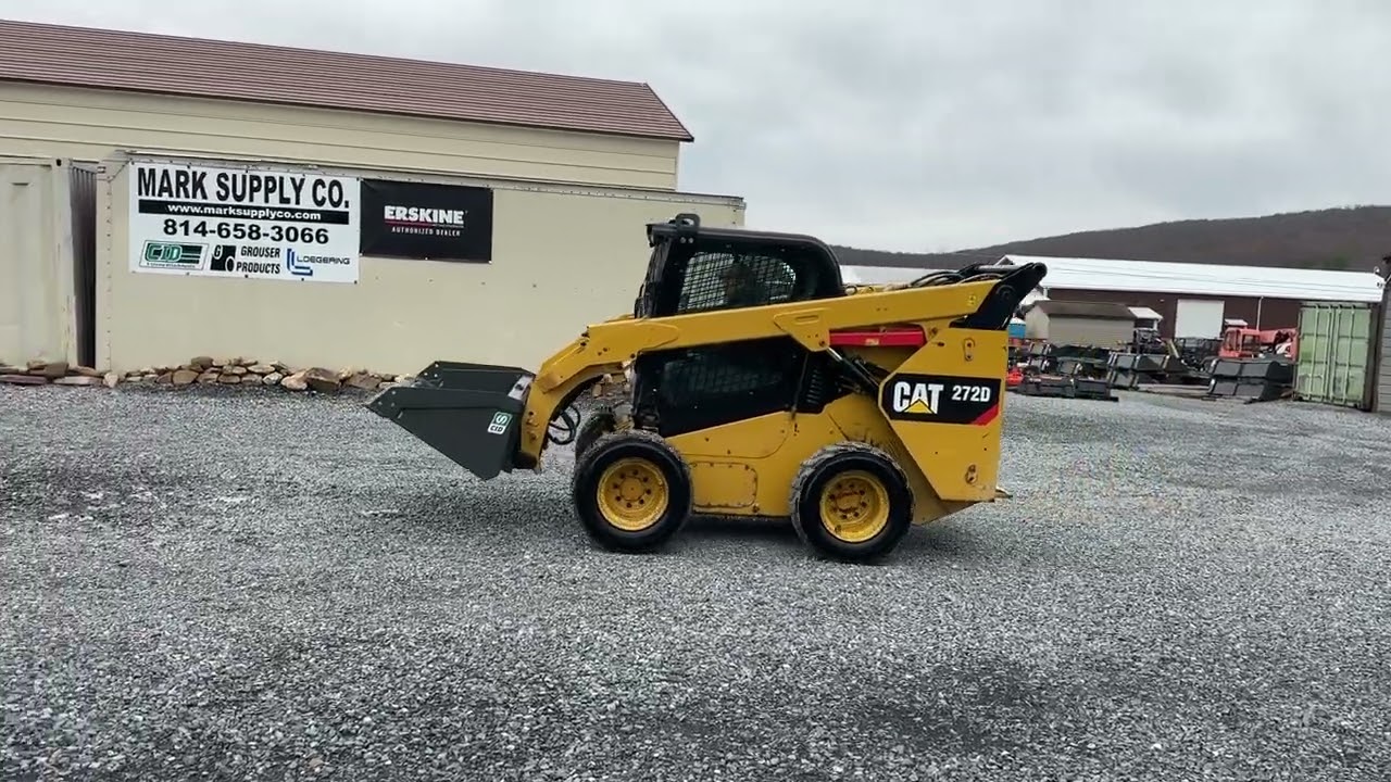 Погрузчик Caterpillar Cat 272D с резиновыми шинами, кабиной с отоплением, кондиционером и джойсти...