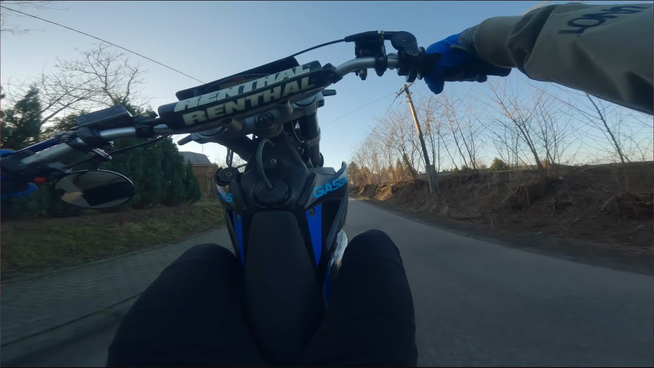 WINTER SUPERMOTO RIDE | GAS GAS EC 125 | FANTIC XMF 125 | TWO STROKE SOUND | WHEELIE |