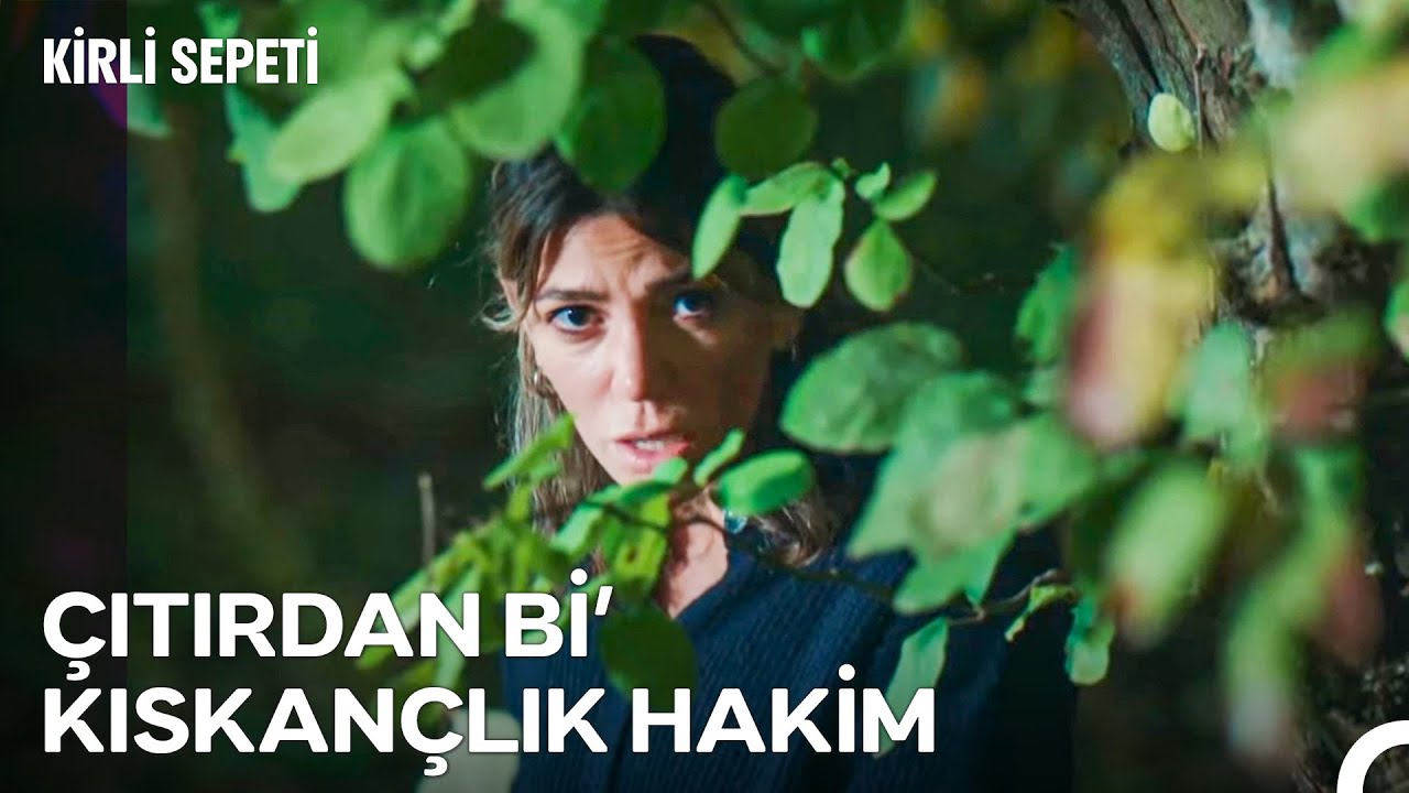 Komik Sahneler #27 Hayriye Ex'i Yavuz'un Evini Gözetliyor - Kirli Sepeti
