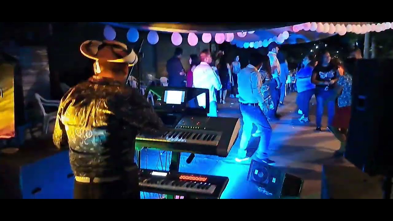 Por un Caminito, y La Charanga Movidita, Audio en Vivo, EL DANY Y SUS TECLADOS.. de Teloloapan Gro.