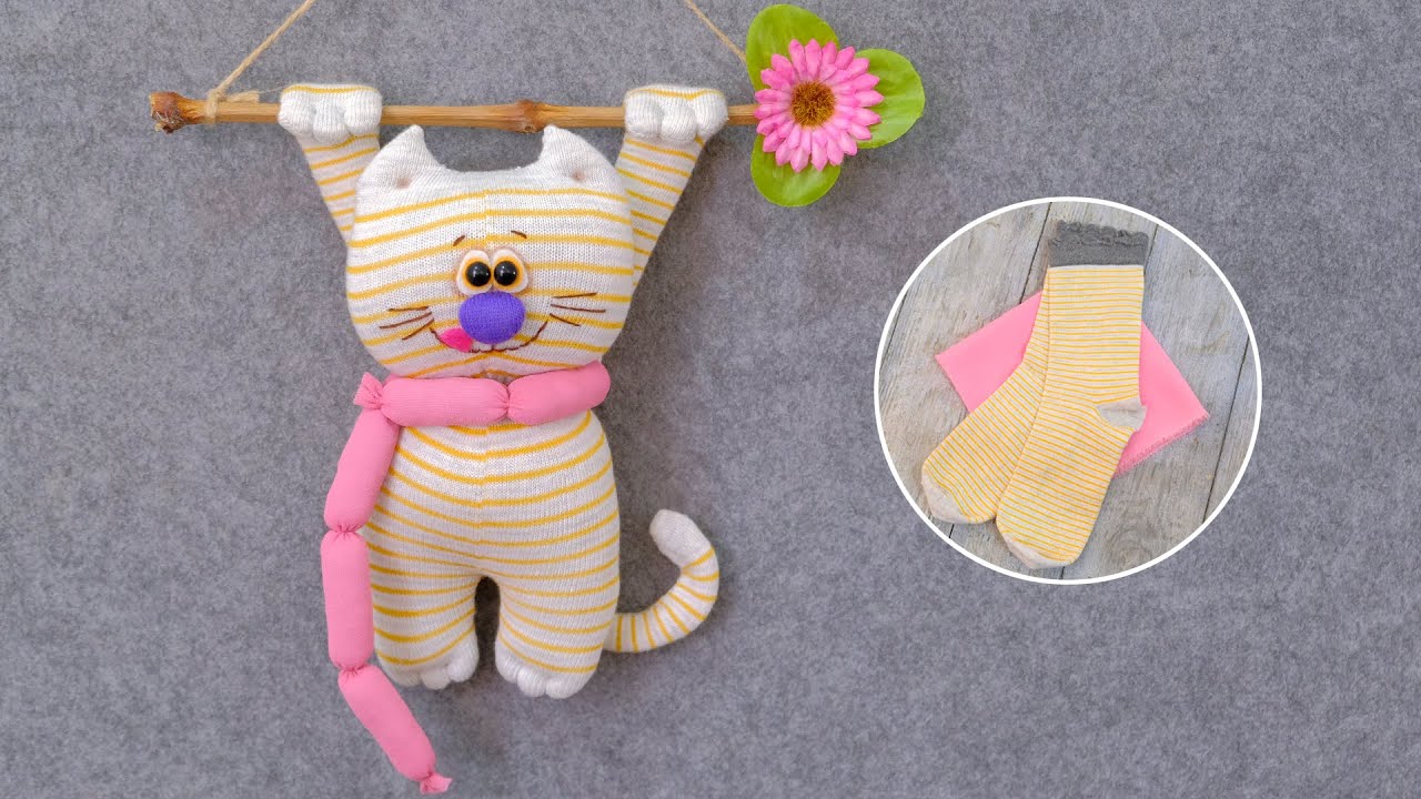 Озорной котик - воришка сосисок 🐈🧦  Игрушка из носков своими руками