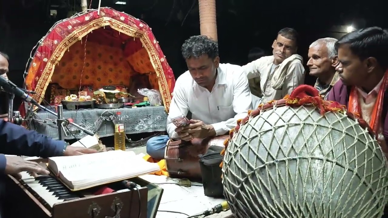 रामायण पाठ हो रहा है आनन्द शुक्ला दुबहा बाजार गोण्डा 