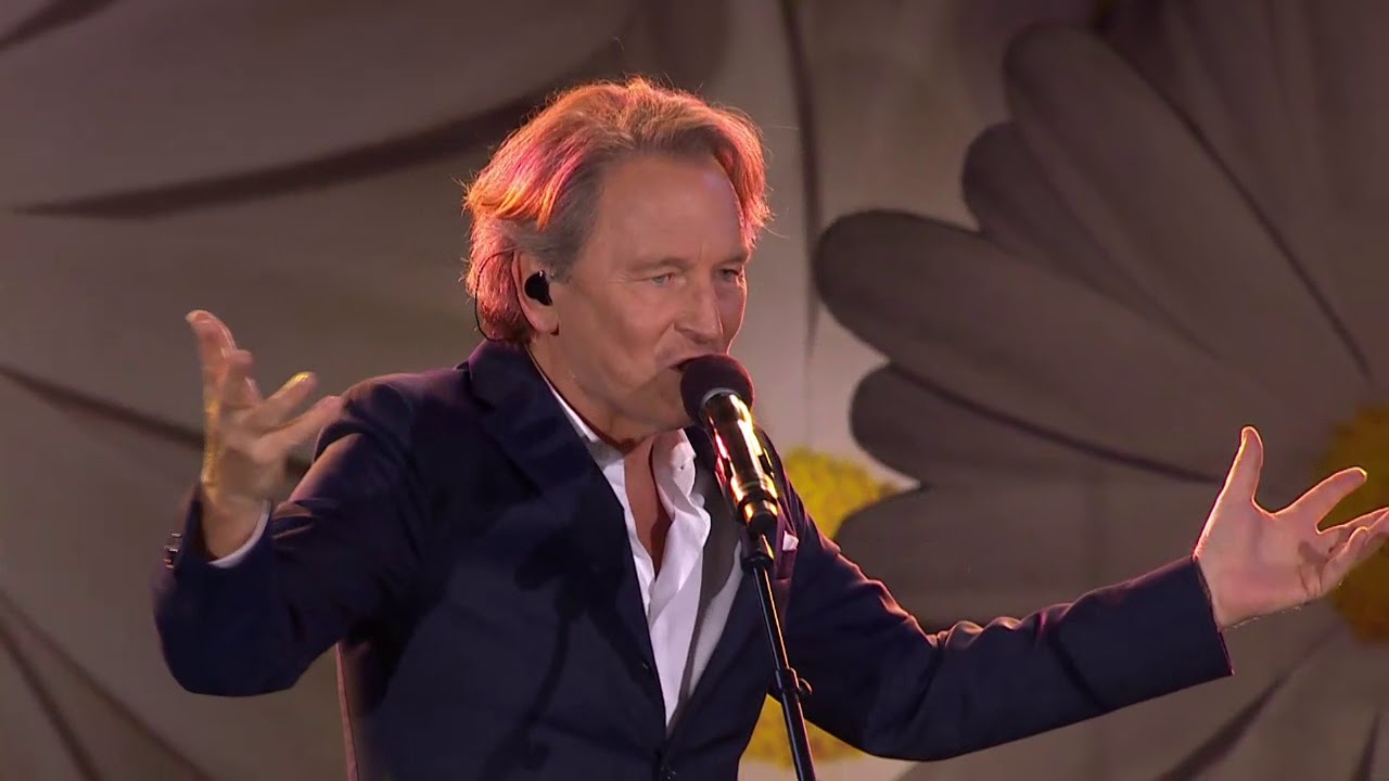 Tomas Ledin avslutar allsångsåret med medley - Lotta på Liseberg (TV4)