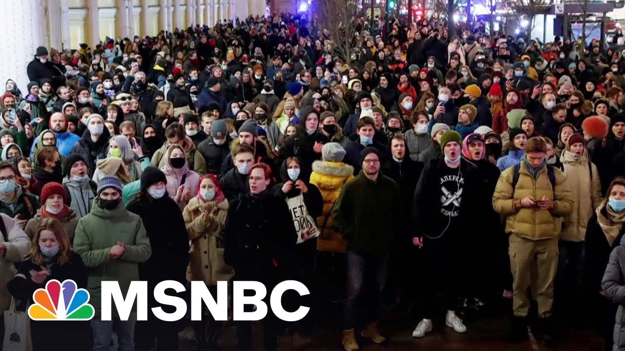 Anti-War Protests In Russia Test Putin's Dictator Privilege