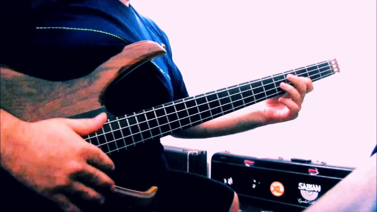 Slap bass solo technique !  Victor colmenero
