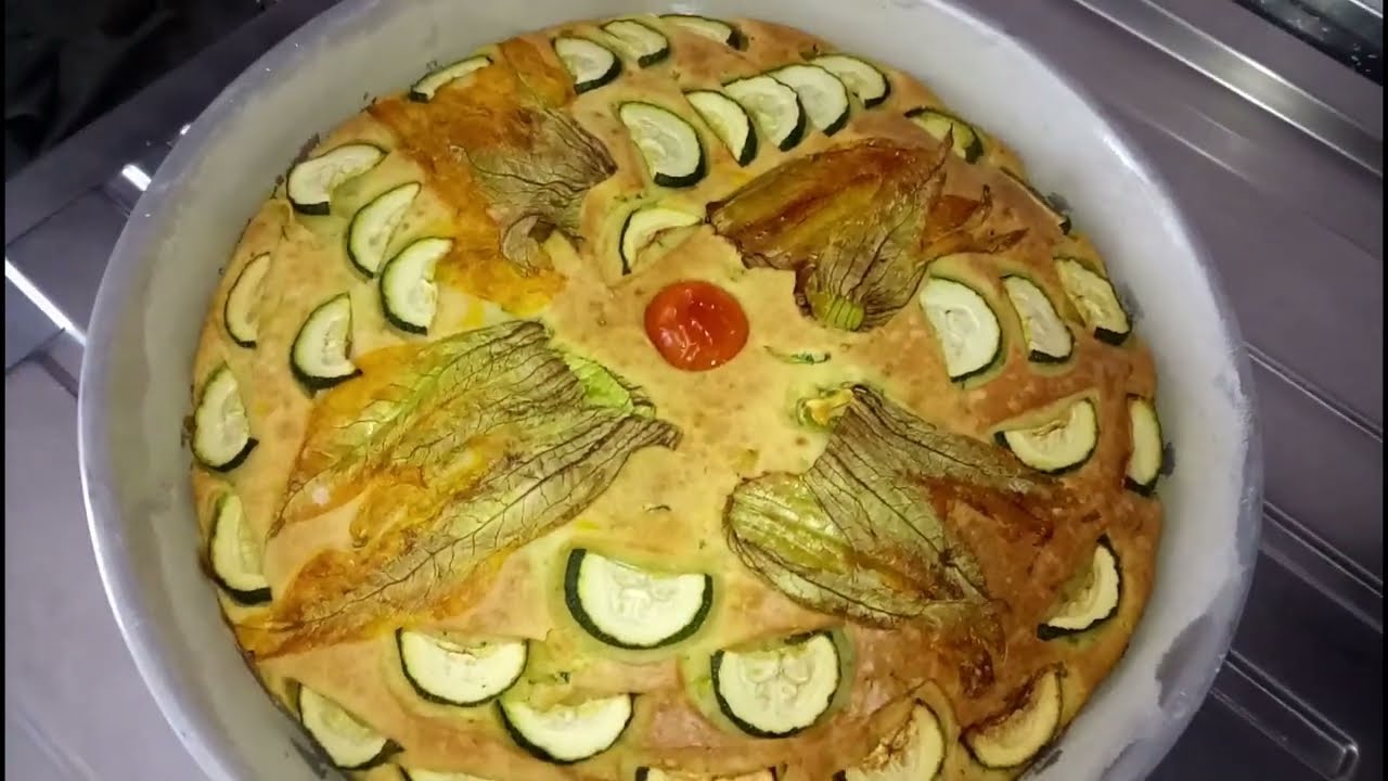 Torta soffice salata di zucchina e fiori di zucca