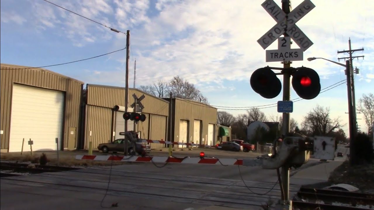 Wishbone Gate! - Ohio Street Railroad Crossing - TP&W 5008 in Kokomo, Indiana