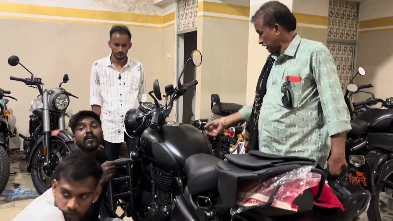 New Royal Enfield classic 350 stealth Black all accessories installation lugguard and sum guard 2025