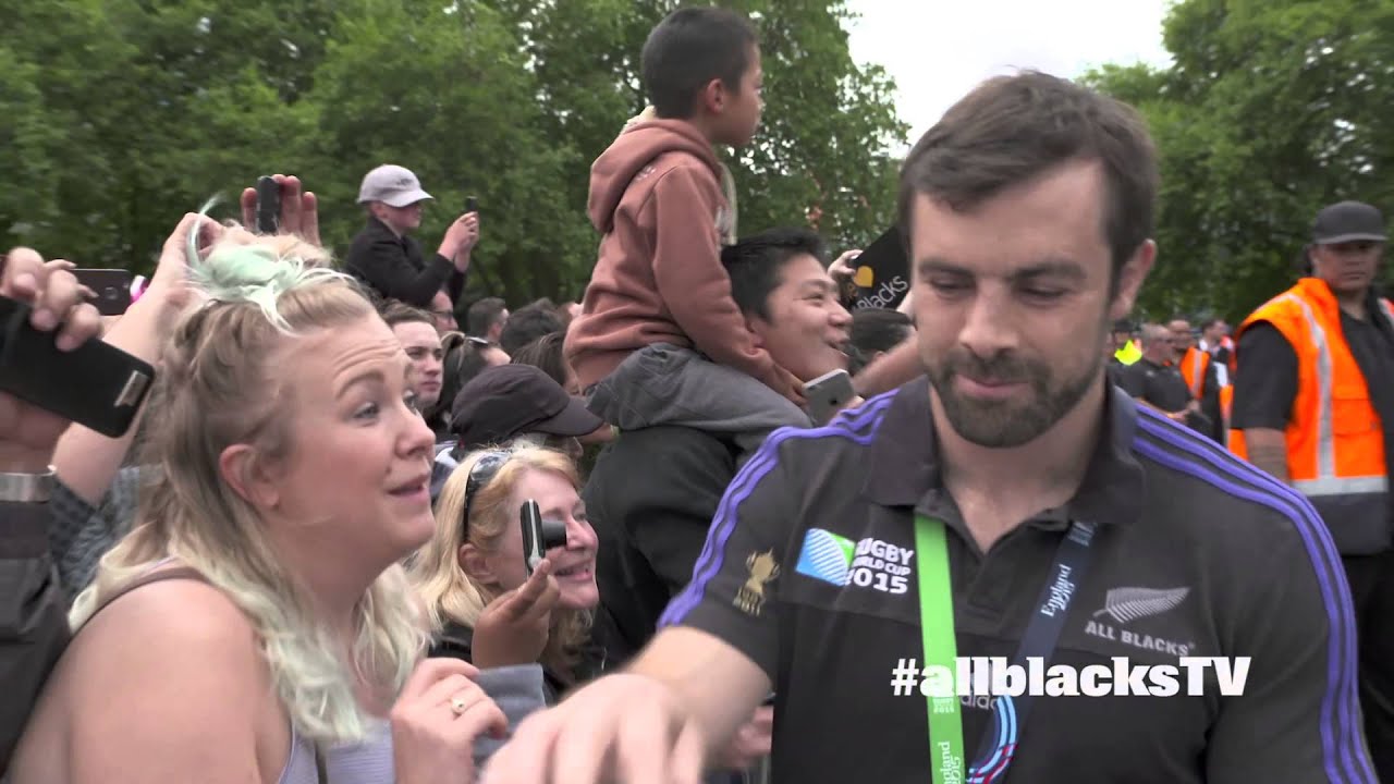 All Blacks see massive turnout in Auckland RWC parade