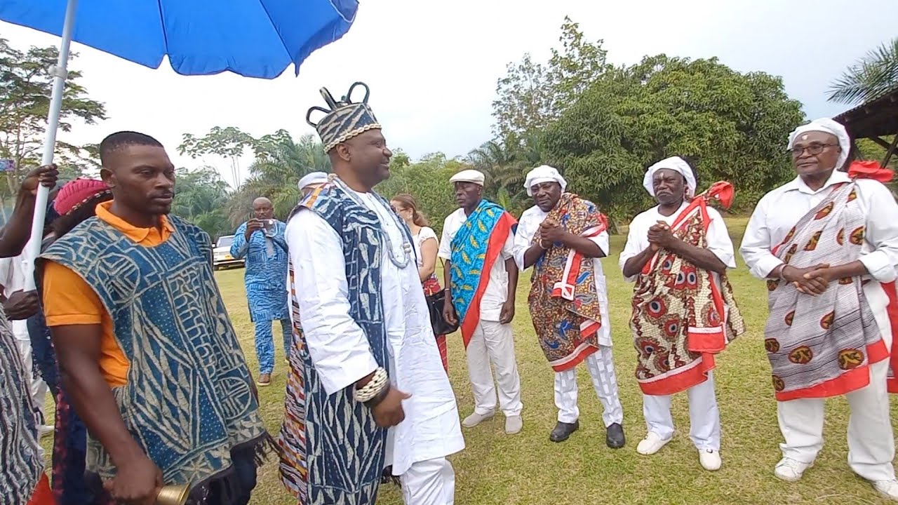 LE ROI FOTOUNI CHEZ LES BENGA DU GABON