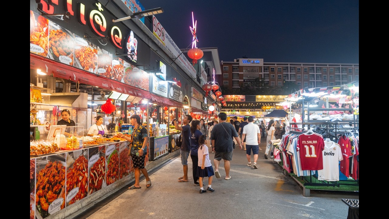 [4K] Walking through Liab Duan Night Market at 6PM discovering amazing local food and trendy fashion